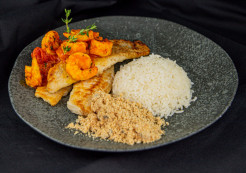 Filé de Peixe Grelhado ao Molho de Camarão