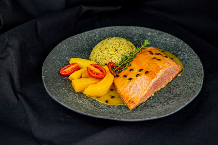 Tropicatto <p>Salmão ao Molho de Maracujá</p>